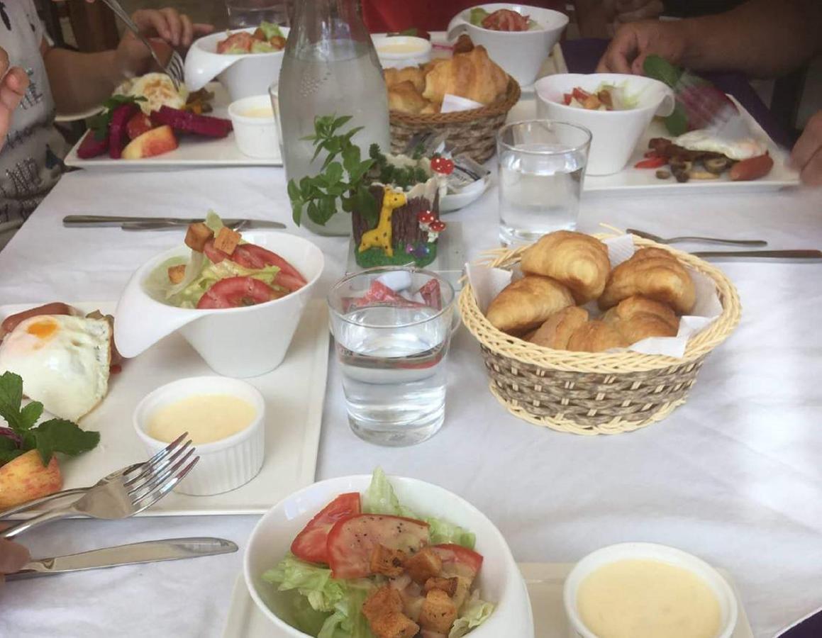 La Fleur Bnb & Restaurant Хенгчун Экстерьер фото